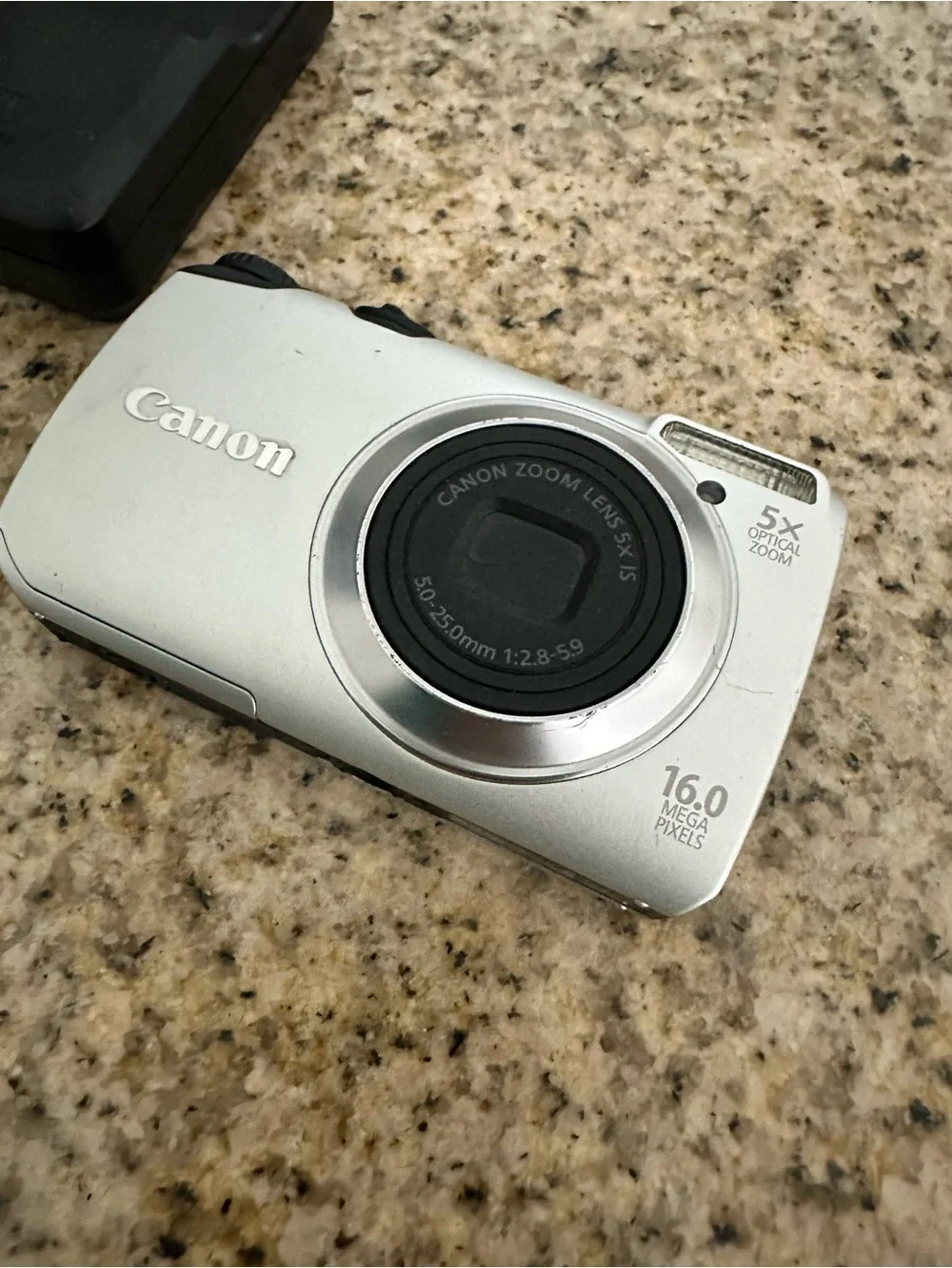 Canon PowerShot A3300 IS 16.0MP Digital Camera 5x Zoom 32 GB Gig SD Card